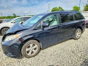 Toyota Sienna 3.5L 6 2015