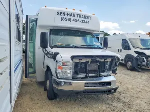 Ford Econoline 6.8L 10 2019