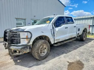 Ford F-350 6.7L 8 2025