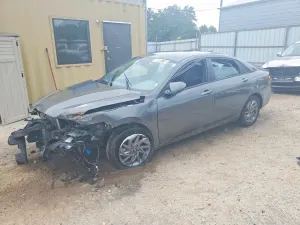 Hyundai Elantra 2.0L 4 2024