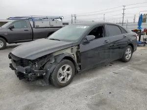Hyundai Elantra SE 2.0L 4 2023