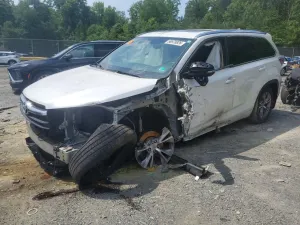 Toyota Highlander 3.5L 6 2015