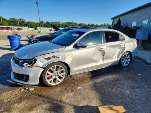 Volkswagen Jetta 2.0L 4 2014