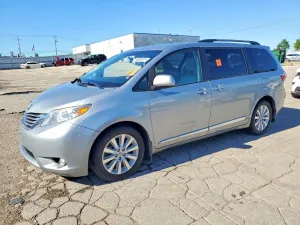 Toyota Sienna 3.5L 6 2015