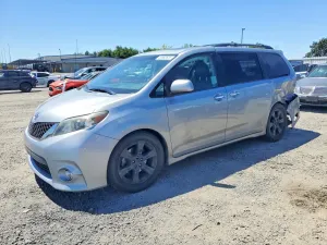 Toyota Sienna 3.5L 6 2014