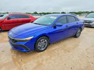 Hyundai Elantra 2.0L 4 2024