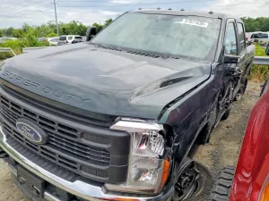 Ford F-350 6.7L 8 2025
