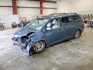Toyota Sienna 3.5L 6 2014