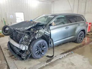 Toyota Highlander 3.5L 6 2015