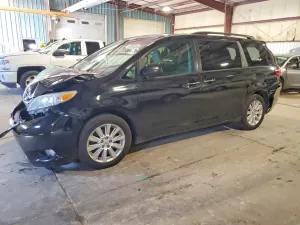 Toyota Sienna 3.5L 6 2015