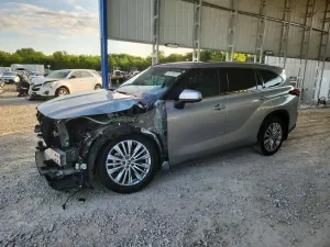 Toyota Highlander 2.4L 4 2023