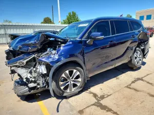 Toyota Highlander 3.5L 6 2021