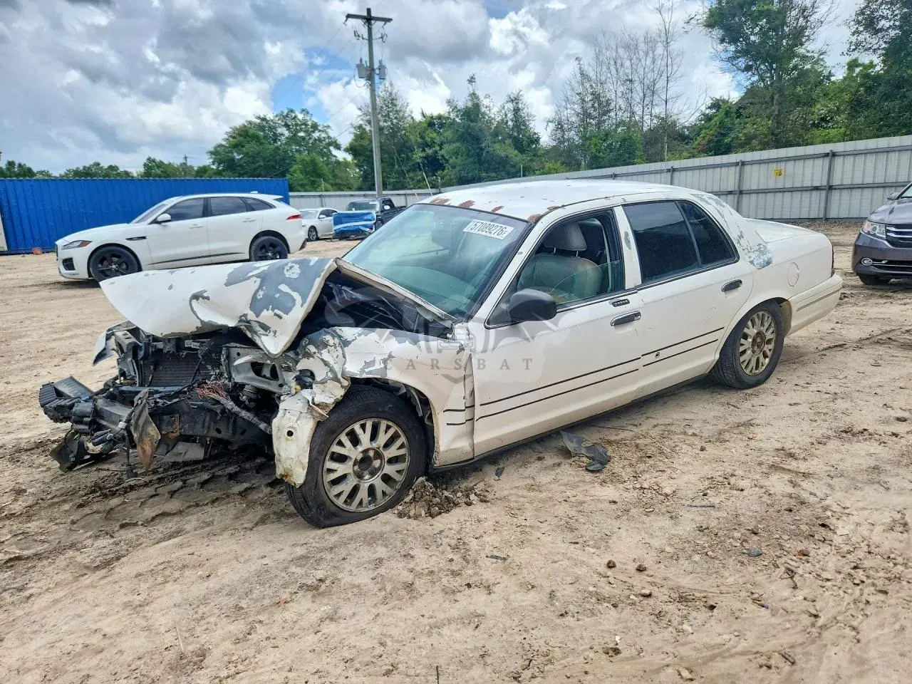 Ford Crown 2004