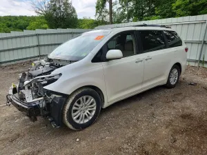 Toyota Sienna 3.5L 6 2015