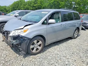 Toyota Sienna 3.5L 6 2014