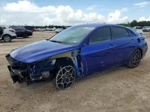 Hyundai Elantra 2.0L 4 2025