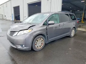 Toyota Sienna 3.5L 6 2017