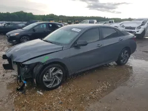 Hyundai Elantra 2.0L 4 2025