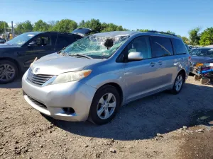 Toyota Sienna 3.5L 6 2011