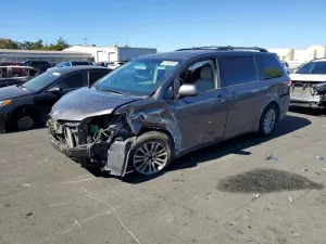 Toyota Sienna 3.5L 6 2013