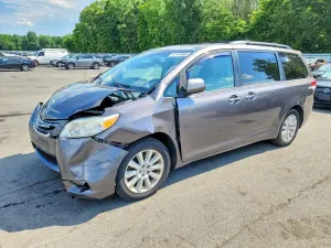 Toyota Sienna 3.5L 6 2013