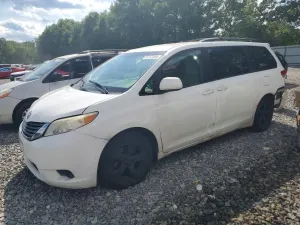 Toyota Sienna 3.5L 6 2012