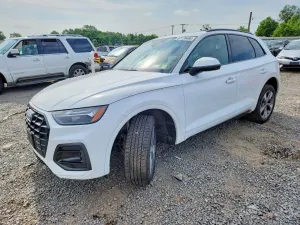 Audi Q5 2.0L 4 2025