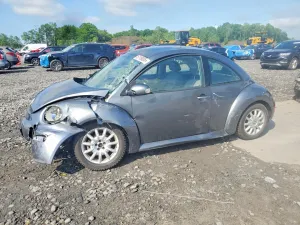Volkswagen Beetle 2.0L 4 2005