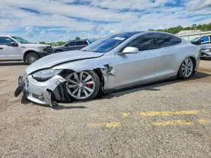 Tesla Model S 2015