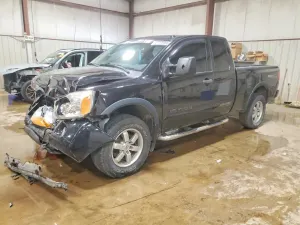 Nissan Titan 5.6L 8 2011