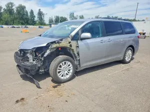 Toyota Sienna 3.5L 6 2017
