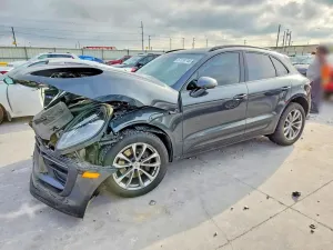 Porsche Macan 2.0L 4 2024