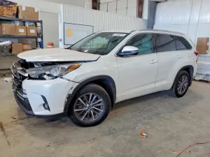 Toyota Highlander 3.5L 6 2017