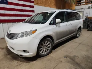 Toyota Sienna 3.5L 6 2013