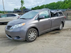 Toyota Sienna 3.5L 6 2015