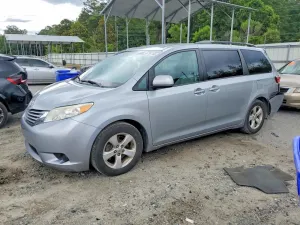 Toyota Sienna 3.5L 6 2015