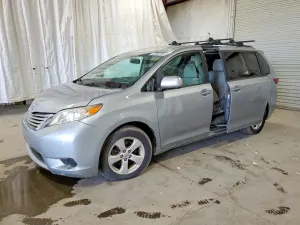Toyota Sienna 3.5L 6 2015