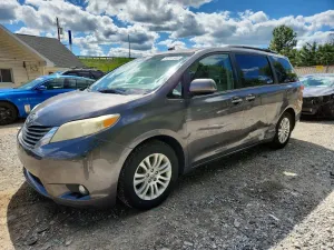 Toyota Sienna 3.5L 6 2013