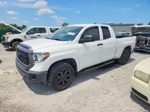 Toyota Tundra 5.7L 8 2021