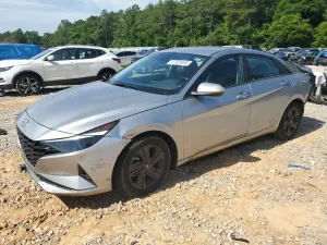 Hyundai Elantra SEL 2.0L 4 2022