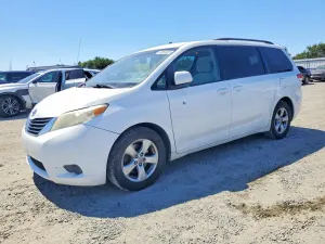 Toyota Sienna 3.5L 6 2014