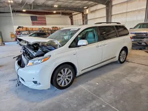 Toyota Sienna 3.5L 6 2017