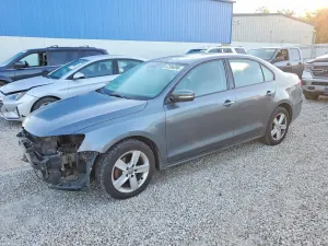 Volkswagen Jetta 2.0L 4 2012