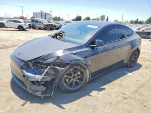 Tesla Model Y 2025