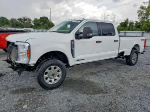 Ford F-350 6.7L 8 2024
