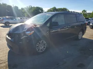 Toyota Sienna 3.5L 6 2016