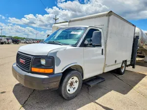 GMC Savana 4.8L 8 2004