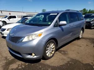 Toyota Sienna 3.5L 6 2011
