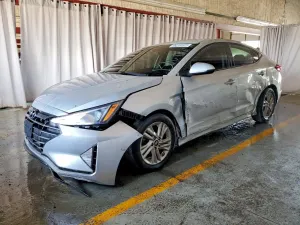Hyundai Elantra 2.0L 4 2020