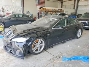 Tesla Model S 2015